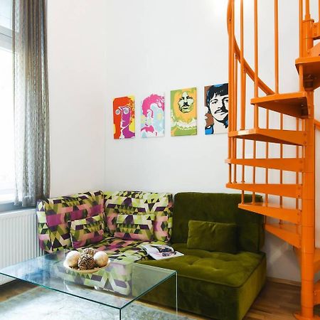 Central & Colorful Studio With Air Conditioning Boedapest Buitenkant foto