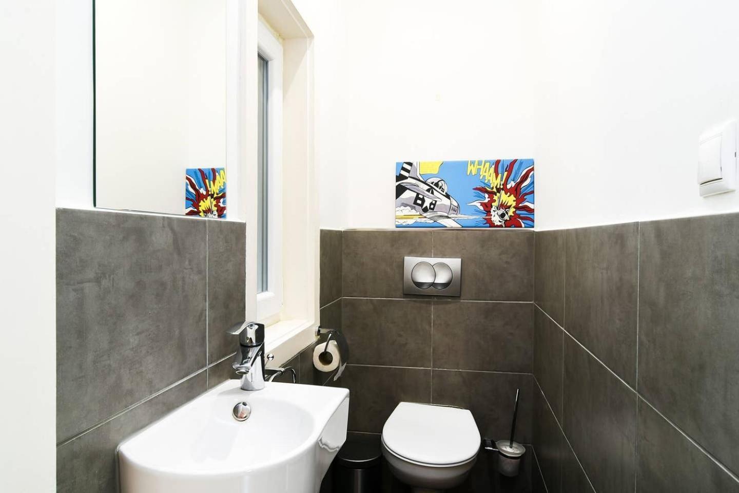 Central & Colorful Studio With Air Conditioning Boedapest Buitenkant foto