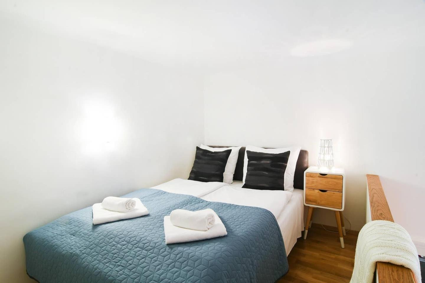 Central & Colorful Studio With Air Conditioning Boedapest Buitenkant foto